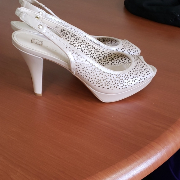 Heels - Picture 2 of 3